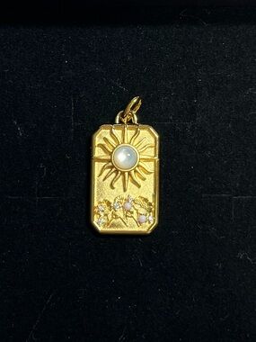 NEW Hillberg and Berk pendant. Stamped 925. 14k gold plated